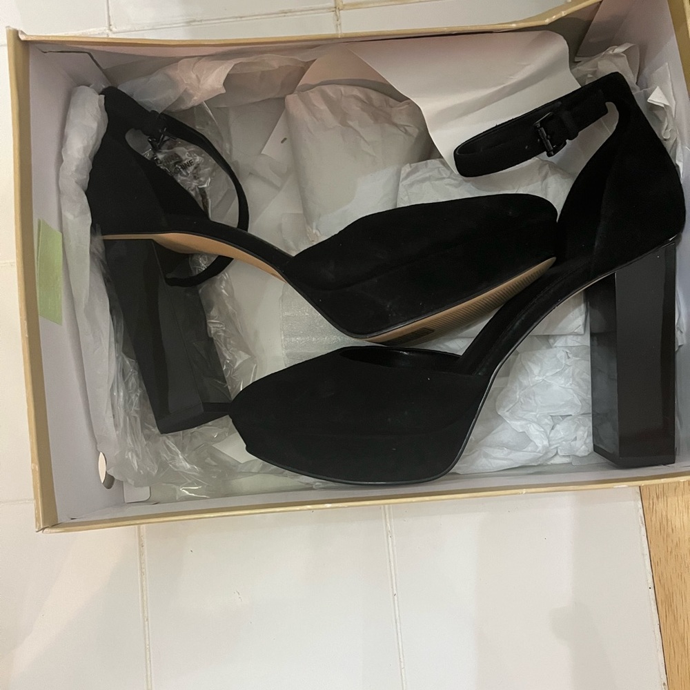 Micheal Kors Petra closed toe - Picture 3 of 5